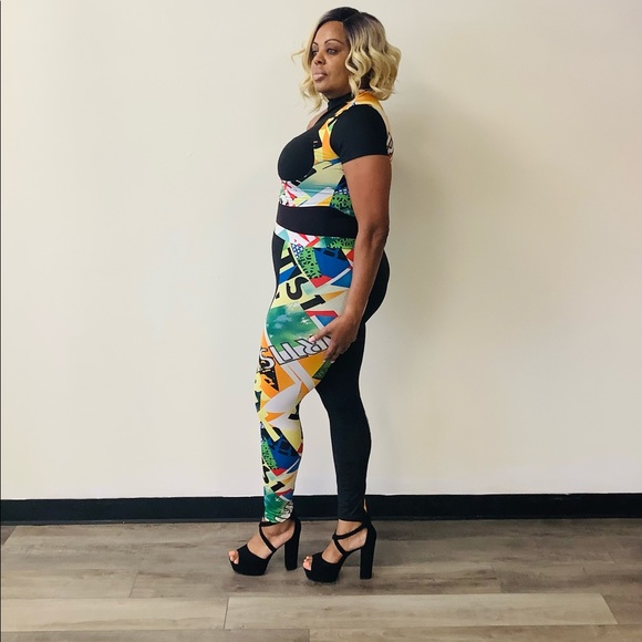 Gibiu Women's Black Letter's Print Crop Top Elastic Waist Leggings -2 Piece Set - Picture 4 of 11